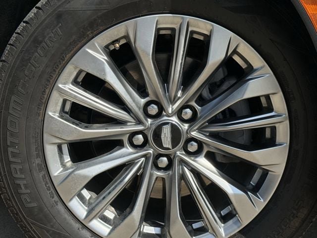 Used 2025 Cadillac XT4 Premium Luxury FWD image 10