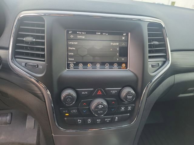 Used 2020 Jeep Grand Cherokee Laredo image 20