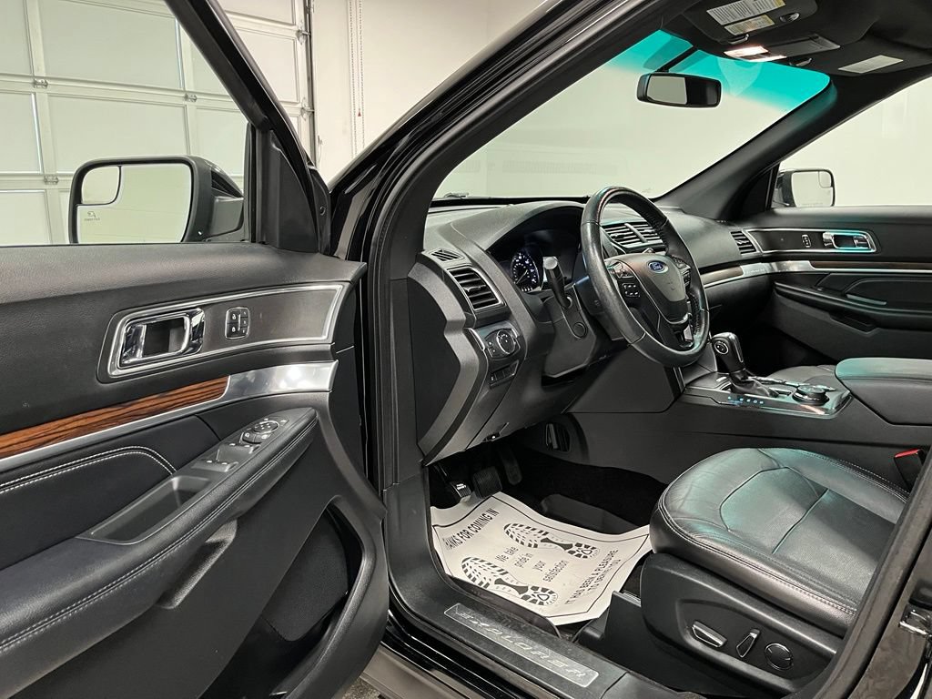Used 2018 Ford Explorer Limited AWD/4WD image 20
