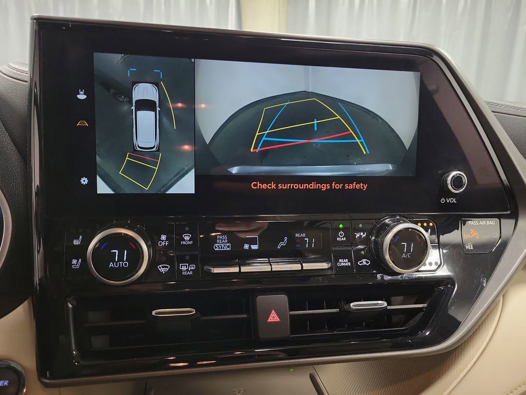 Used 2023 Toyota Highlander Limited image 16