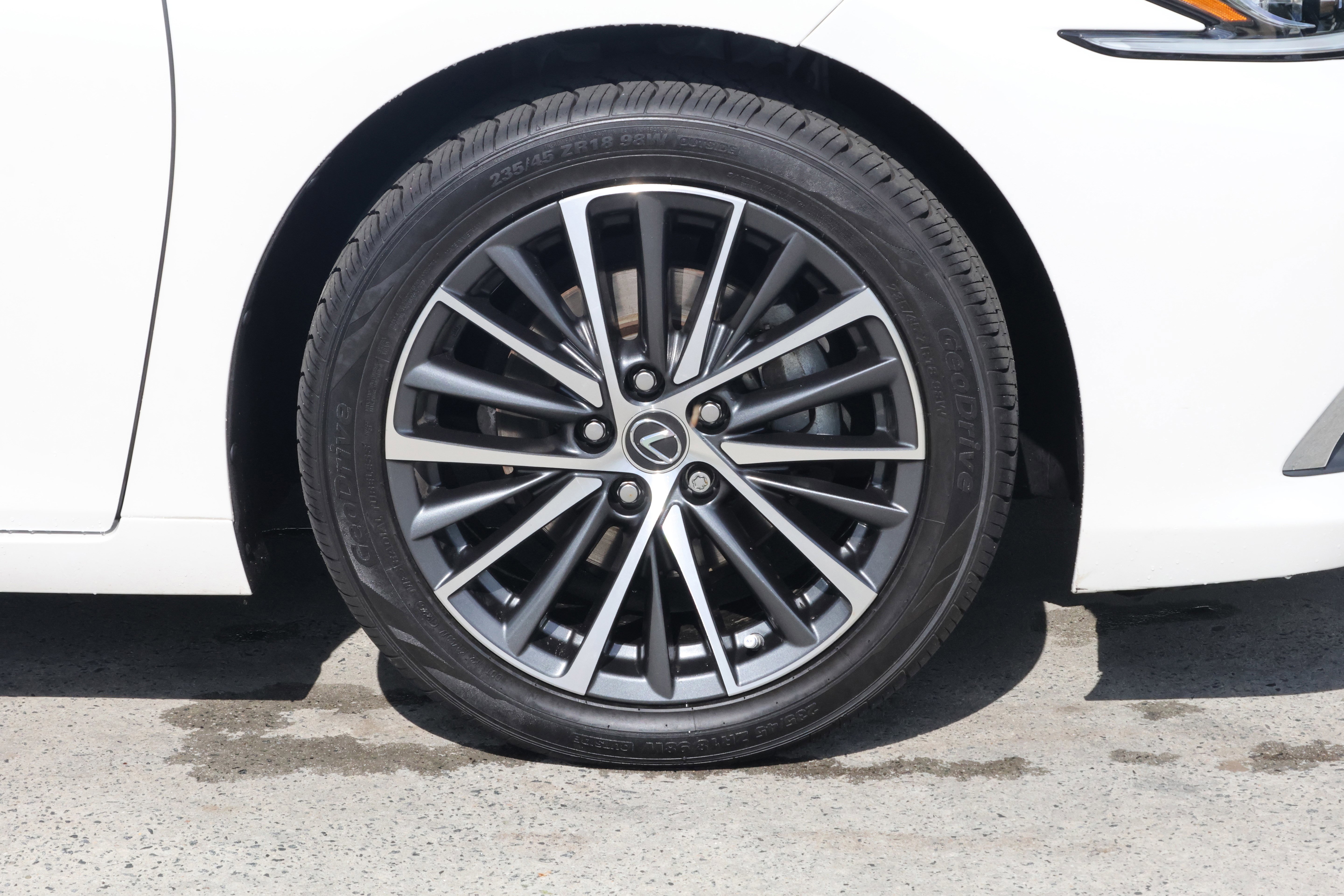 Used 2023 Lexus ES 350 w/ Premium Package image 11