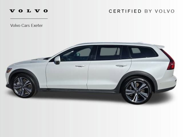 Certified 2025 Volvo V60 B5 Cross Country Plus image 4
