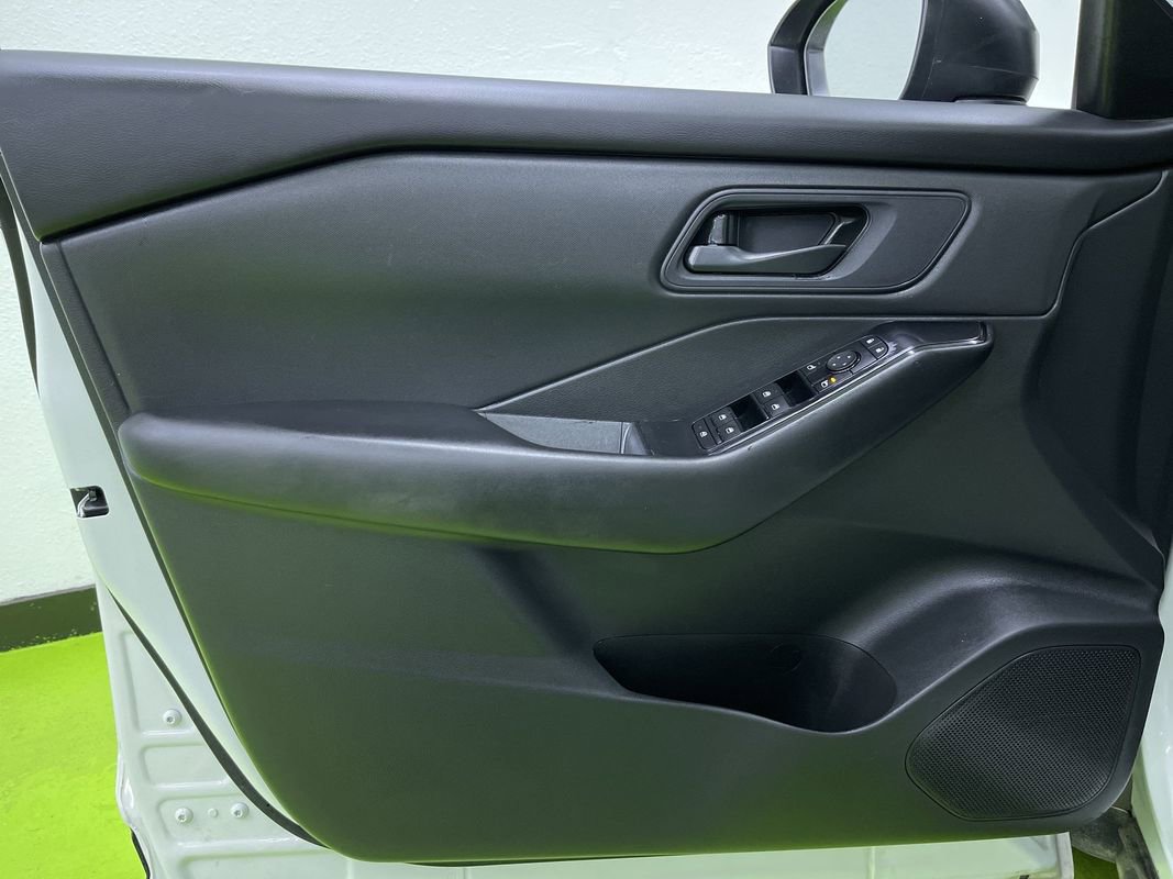 Used 2024 Nissan Rogue S image 15