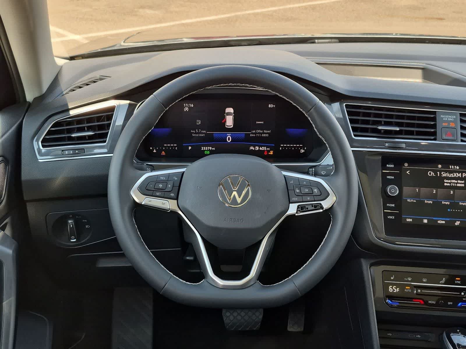 Used 2023 Volkswagen Tiguan SE w/ Panoramic Sunroof Package FWD image 23