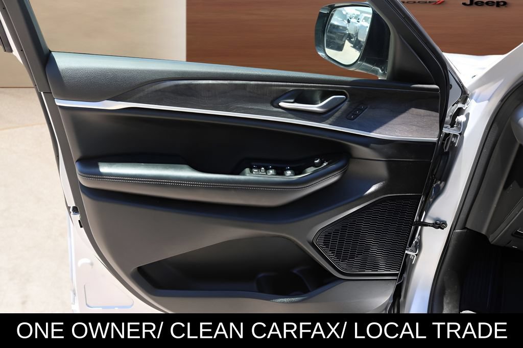Used 2025 Jeep Grand Cherokee Limited RWD image 10