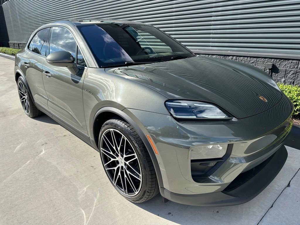 Used 2025 Porsche Macan 4 Electric image 11