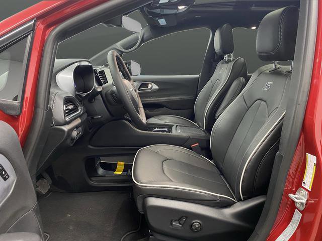 New 2026 Chrysler Pacifica Limited w/ S Appearance Package image 4