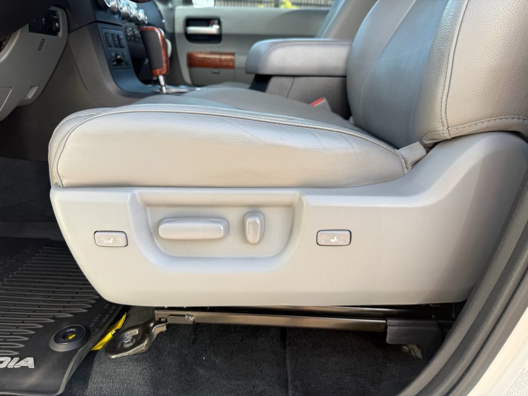 Used 2018 Toyota Sequoia Platinum AWD/4WD image 28