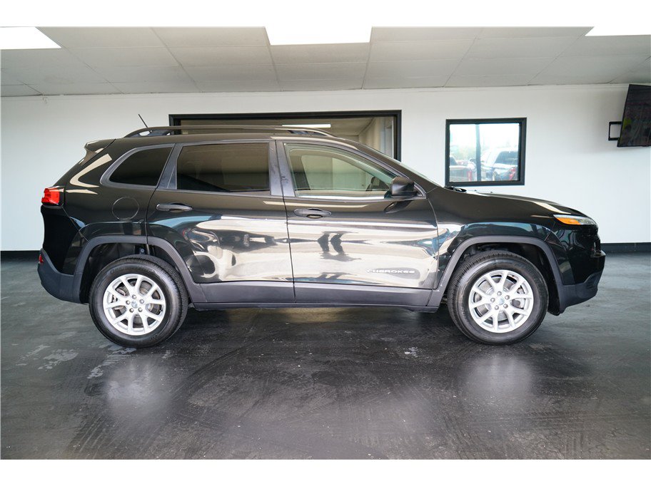 Used 2016 Jeep Cherokee Sport AWD/4WD image 8