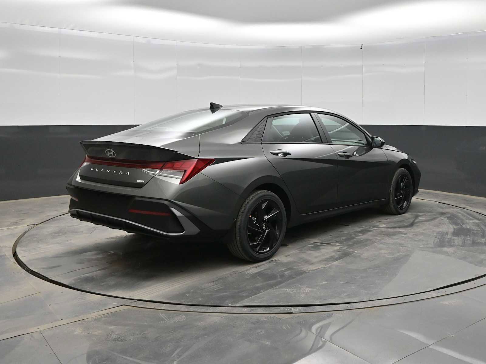 New 2026 Hyundai Elantra Sport image 7