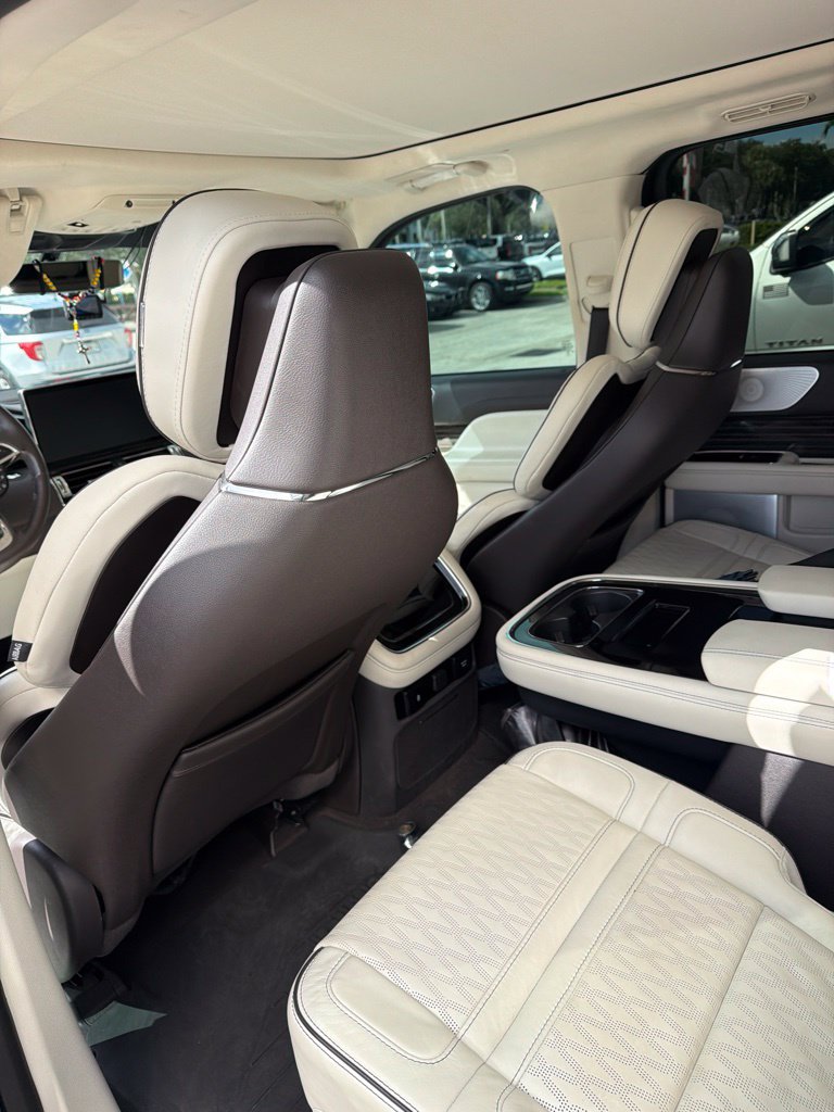 Used 2024 Lincoln Navigator Black Label AWD/4WD image 3