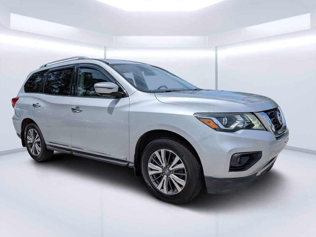 Used 2017 Nissan Pathfinder Platinum image 1