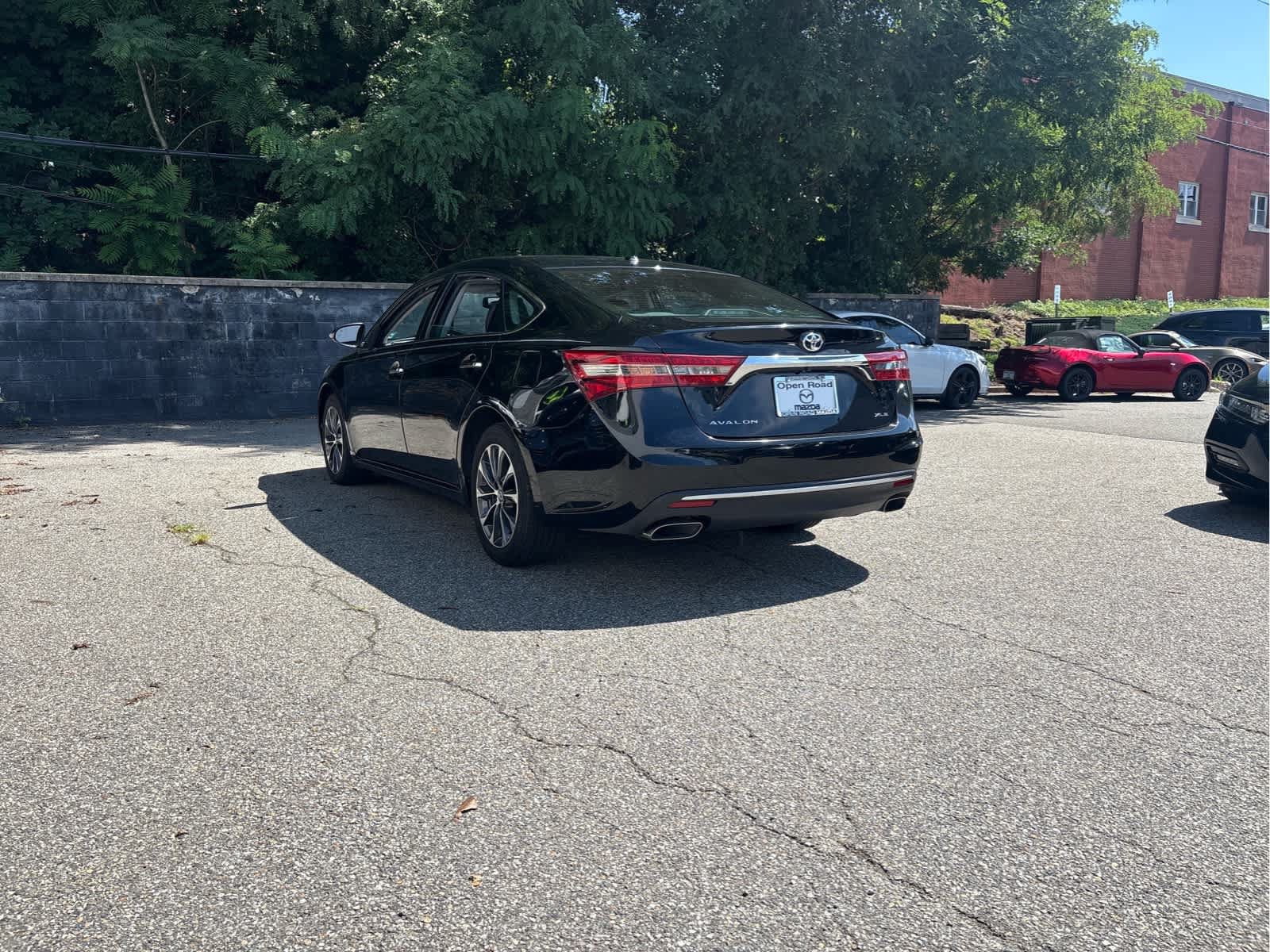 Used 2016 Toyota Avalon XLE Premium FWD image 4