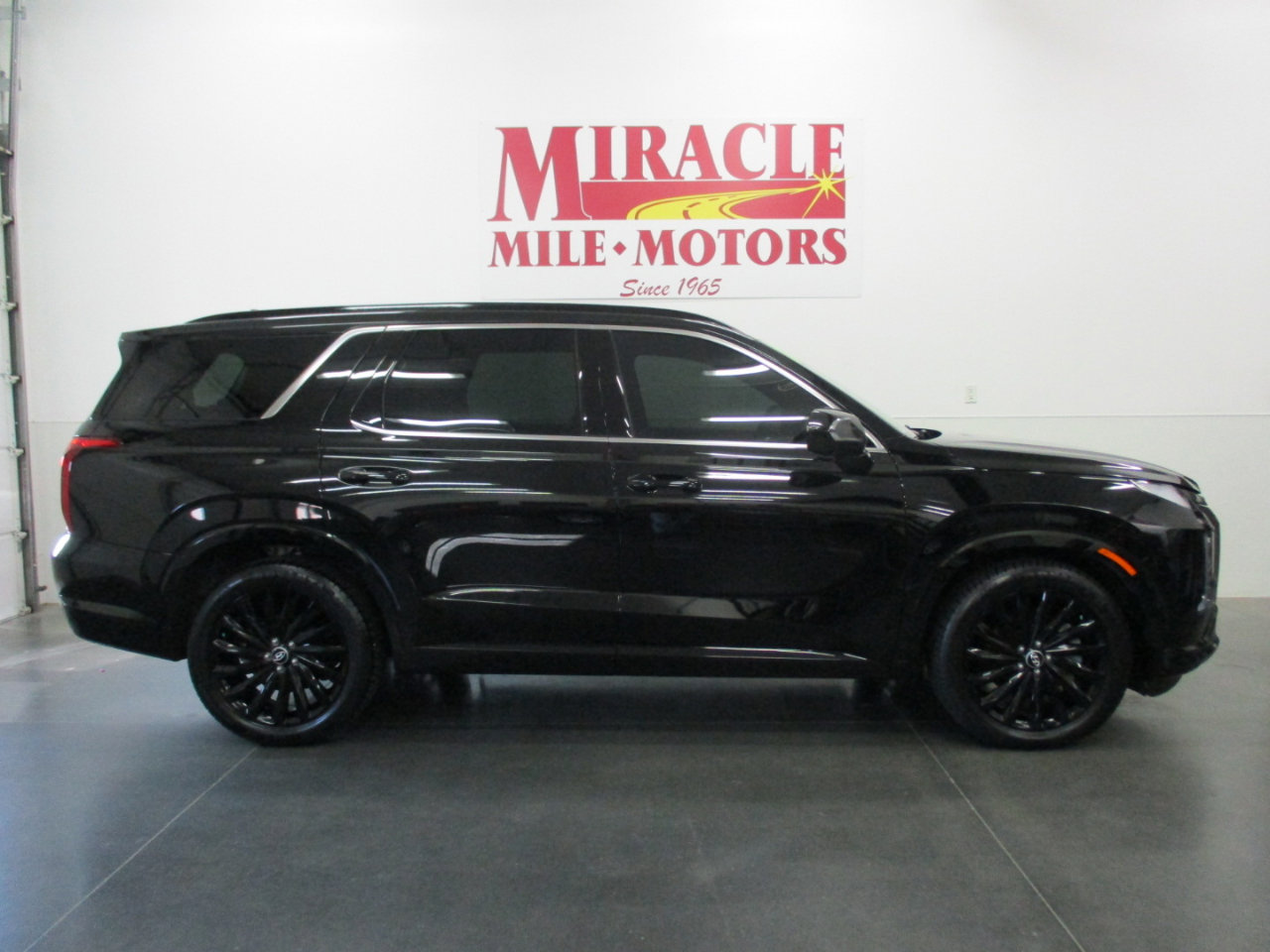 Used 2024 Hyundai Palisade Calligraphy image 6