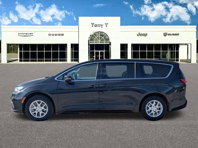 Used 2023 Chrysler Pacifica Touring-L image 5