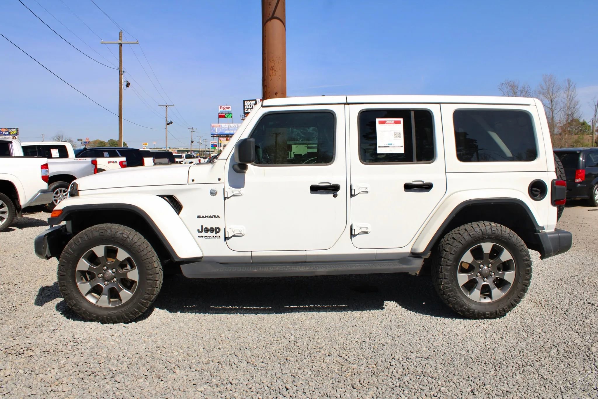 Used 2018 Jeep Wrangler Unlimited Sahara image 2