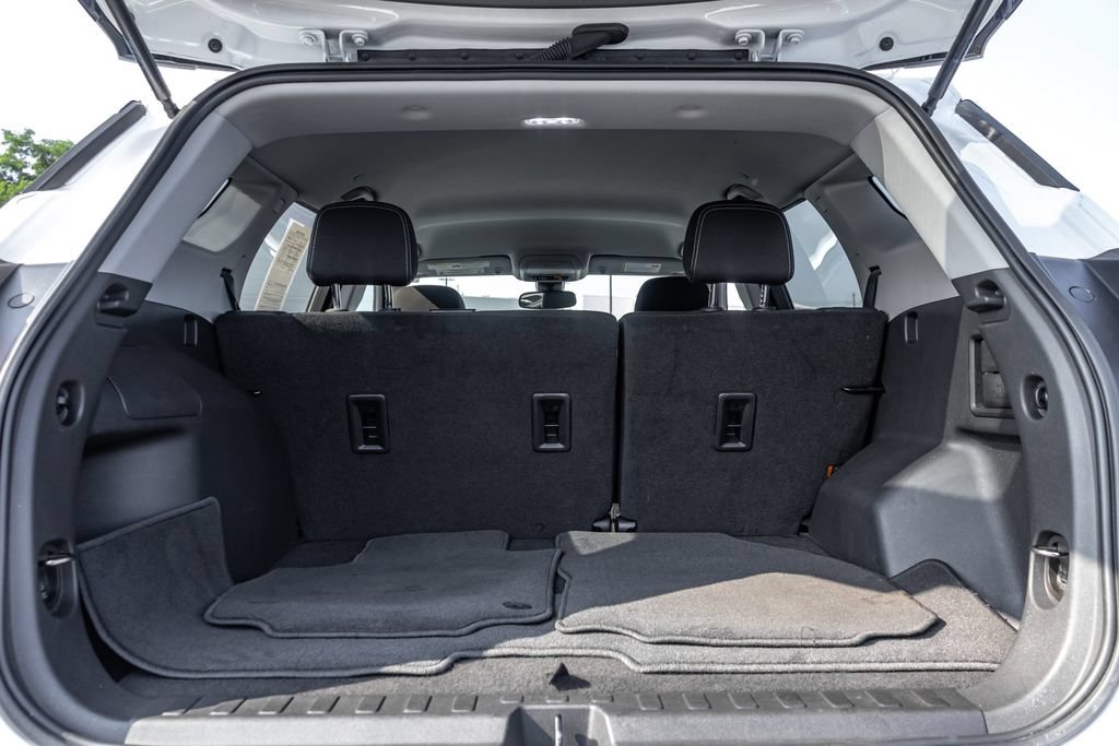 Used 2023 GMC Terrain SLE w/ Driver Convenience Package FWD image 30