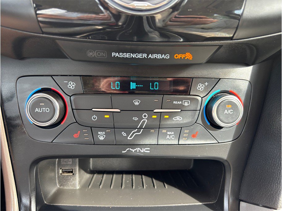 Used 2015 Ford Focus Titanium FWD image 27