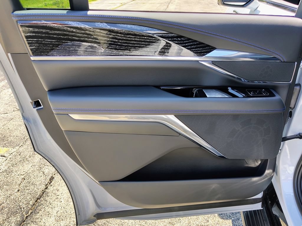 New 2026 Cadillac Escalade IQ Sport 1 w/ LPO, ONYX Package AWD/4WD image 34