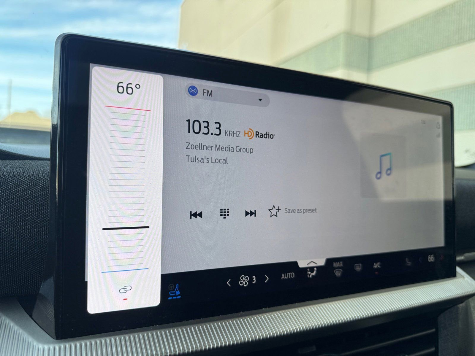 Used 2025 Ford Explorer Platinum image 27