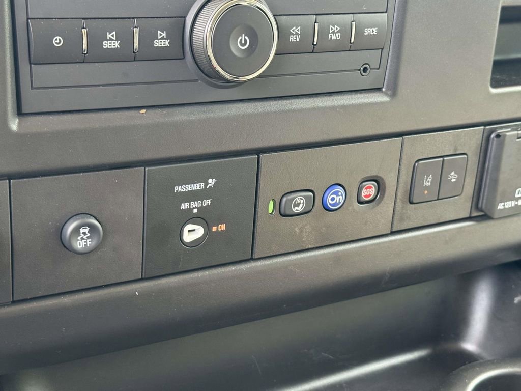 Used 2025 Chevrolet Express 3500 LT w/ LT Preferred Equipment Group RWD image 29