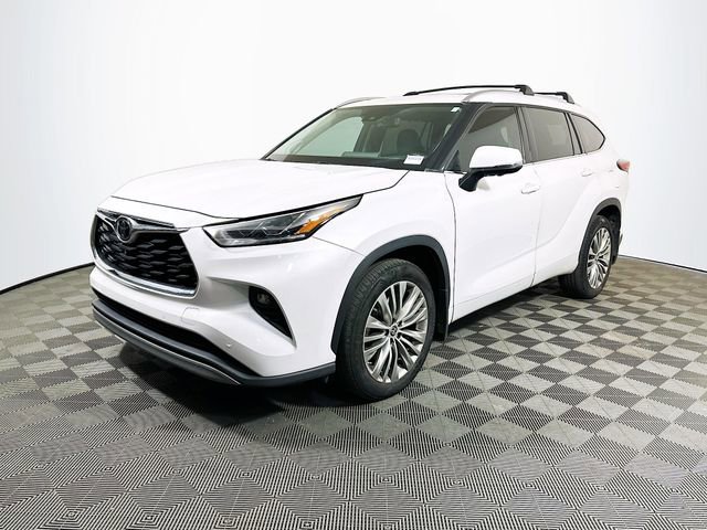 Used 2023 Toyota Highlander Platinum image 4