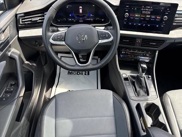 Used 2025 Volkswagen Jetta SE FWD image 6