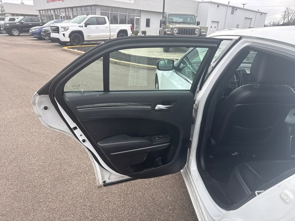 Used 2019 Chrysler 300 Touring L w/ Quick Order Package 22F image 13