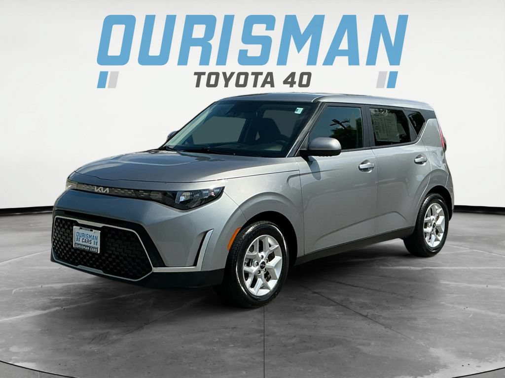 Used 2024 Kia Soul LX w/ Option Group 015 FWD image 3