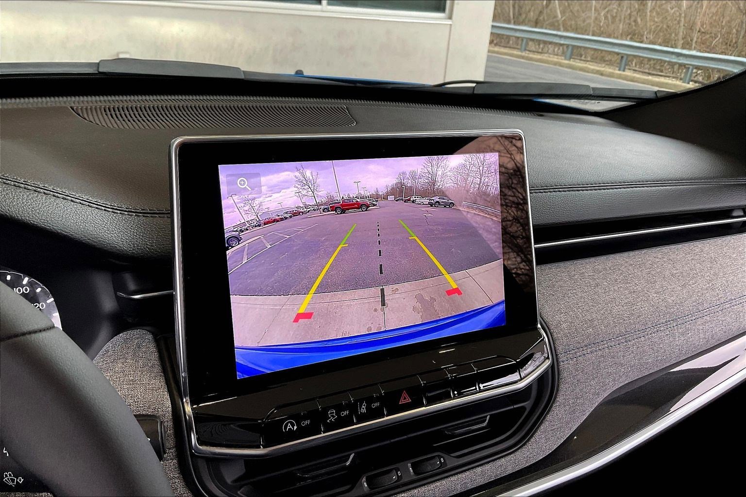 Used 2023 Jeep Compass Latitude image 15