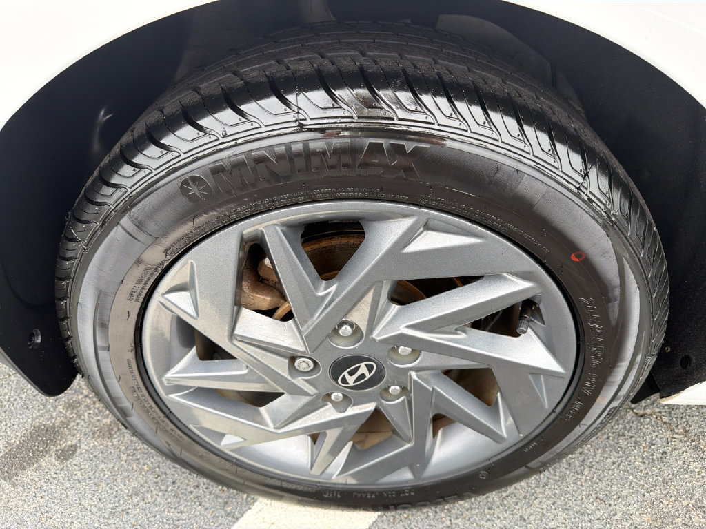 Used 2024 Hyundai Elantra SEL FWD image 17