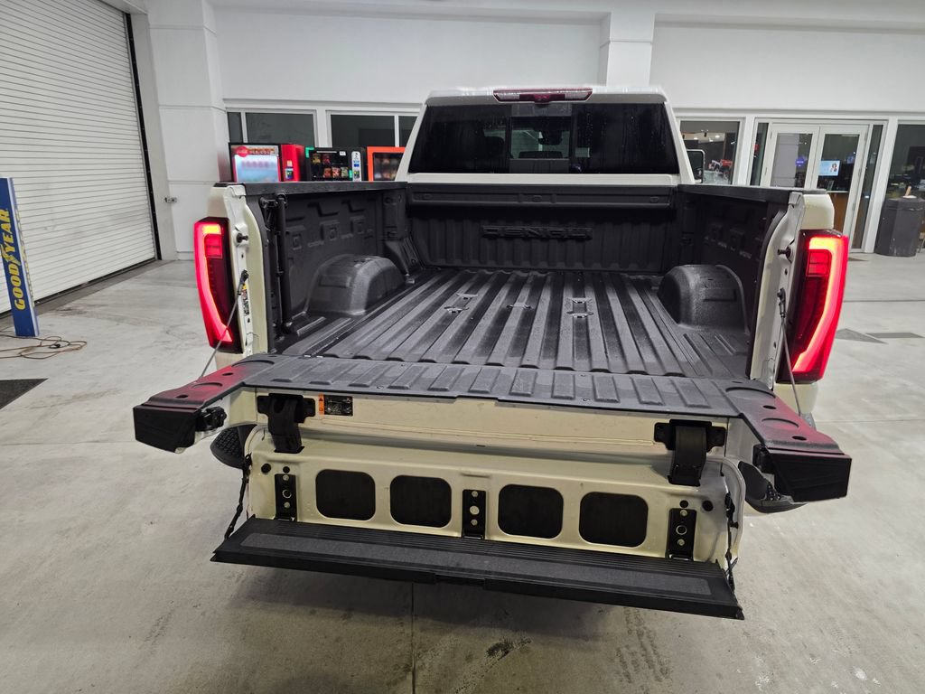 Used 2024 GMC Sierra 3500 Denali w/ Denali Reserve Package AWD/4WD image 7