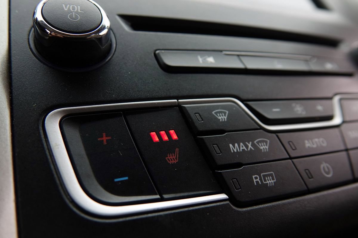 Used 2018 Ford Fusion SE w/ Fusion SE Technology Package image 9