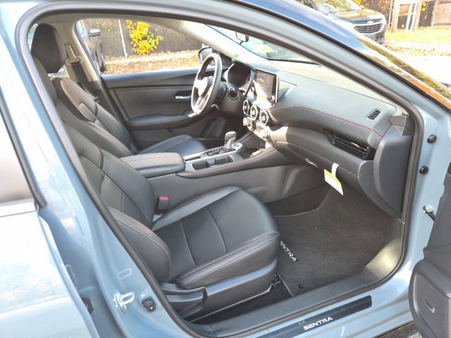 Used 2025 Nissan Sentra SR w/ SR Premium Package FWD image 11