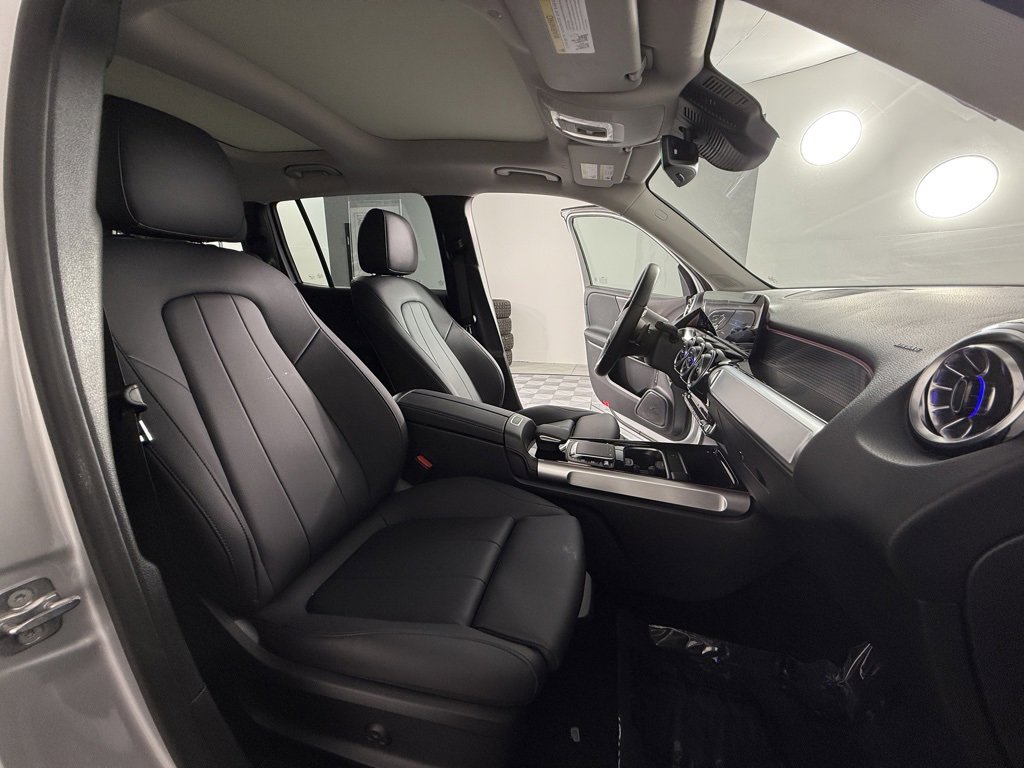 Used 2023 Mercedes-Benz EQB 300 4MATIC image 25