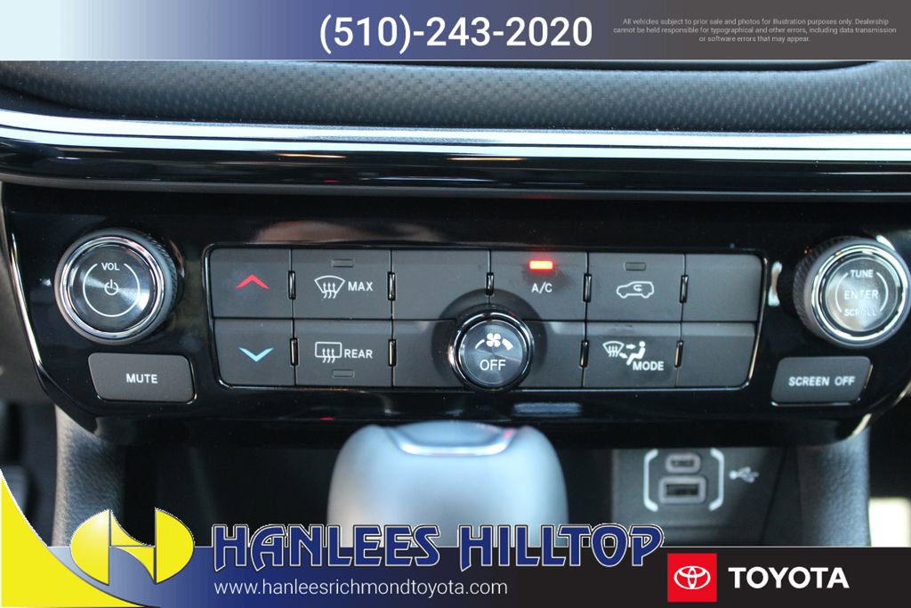 Used 2026 Jeep Compass Latitude image 23