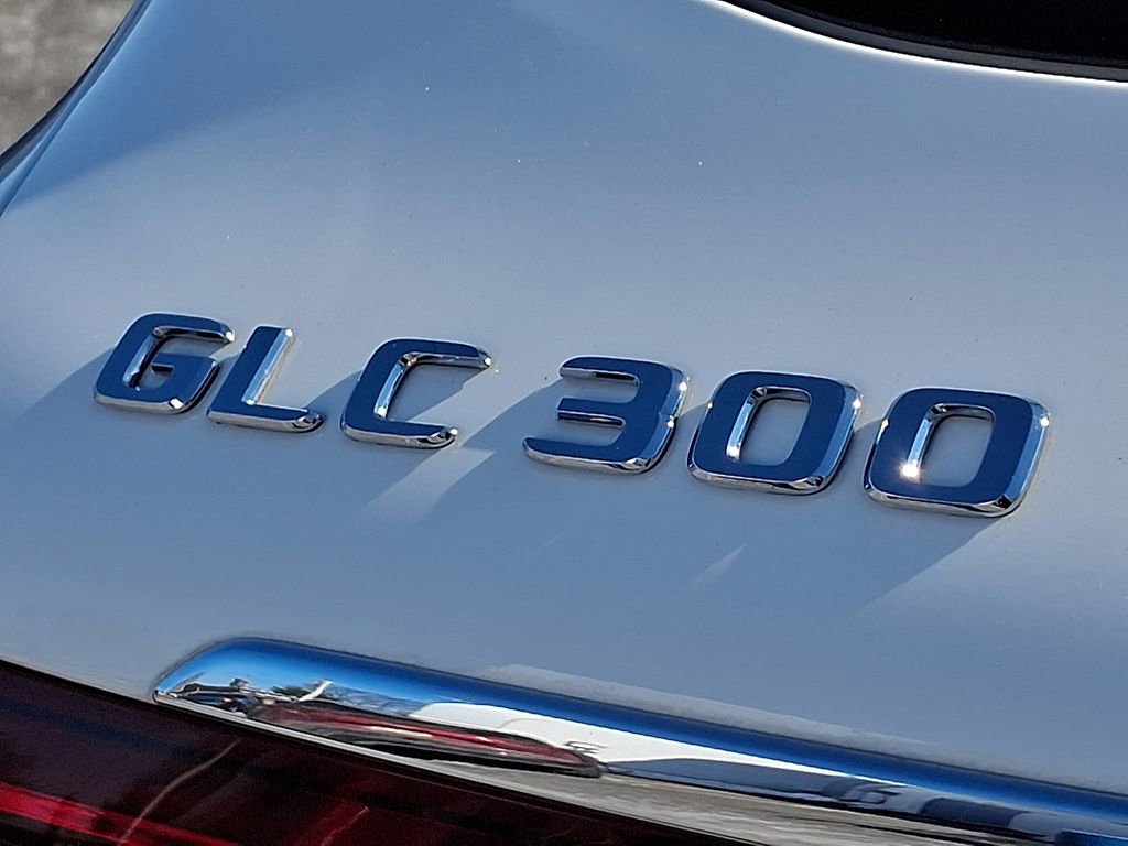 Used 2021 Mercedes-Benz GLC 300 4MATIC w/ Exterior Lighting Package image 31