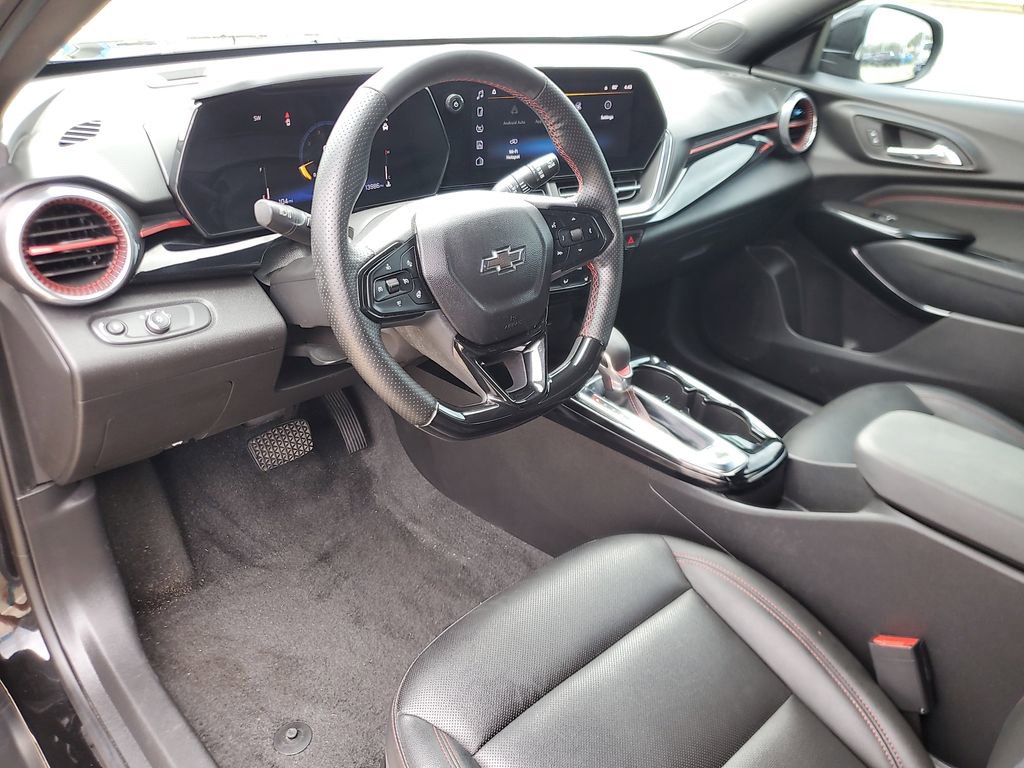 Used 2025 Chevrolet Trax RS w/ Sunroof Package image 15