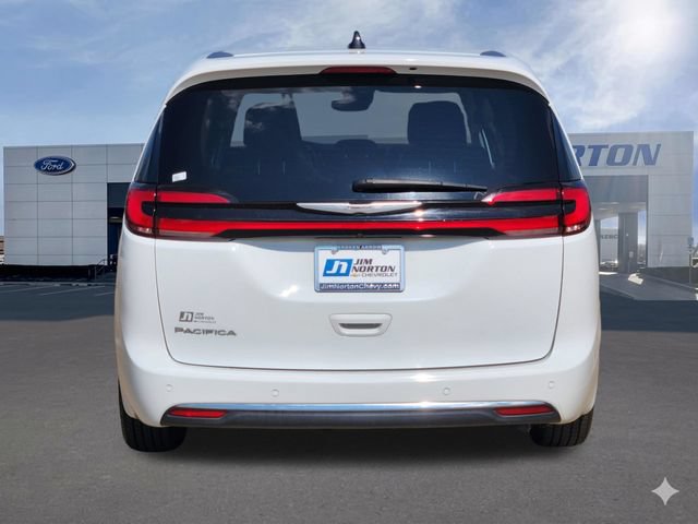 Used 2023 Chrysler Pacifica Touring-L FWD image 8