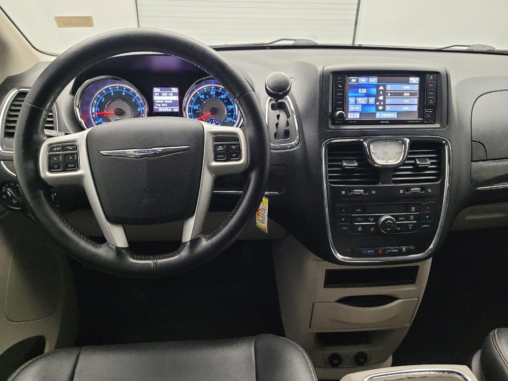 Used 2016 Chrysler Town & Country Touring w/ Driver Convenience Group FWD image 22
