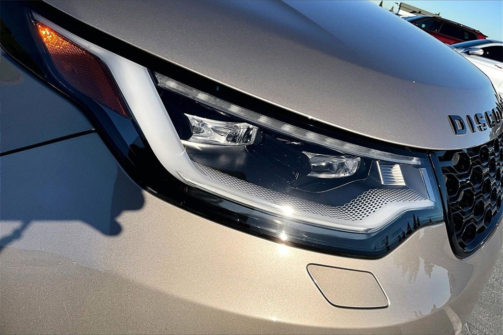 Used 2024 Land Rover Discovery Dynamic SE image 31