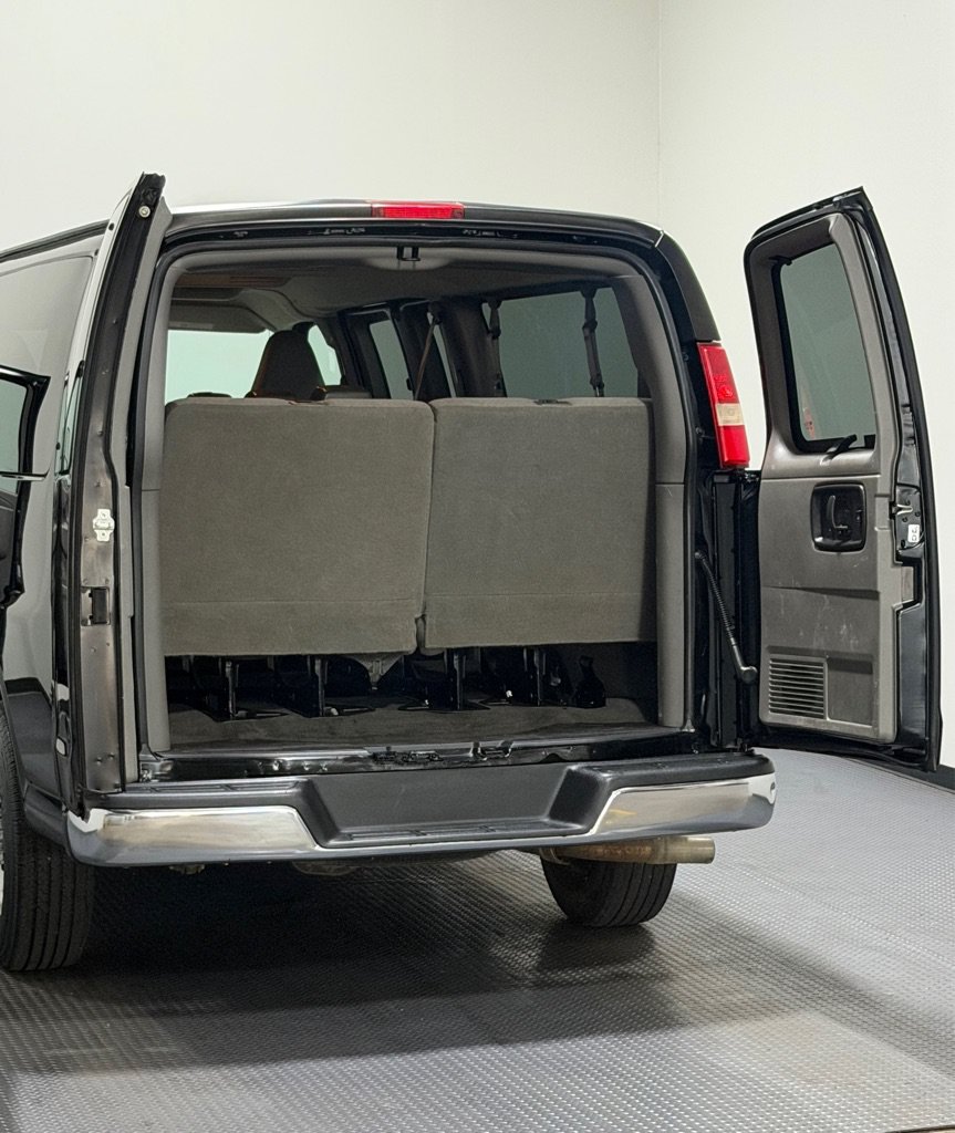 Used 2016 Chevrolet Express 3500 LT w/ LT Preferred Equipment Group RWD image 12