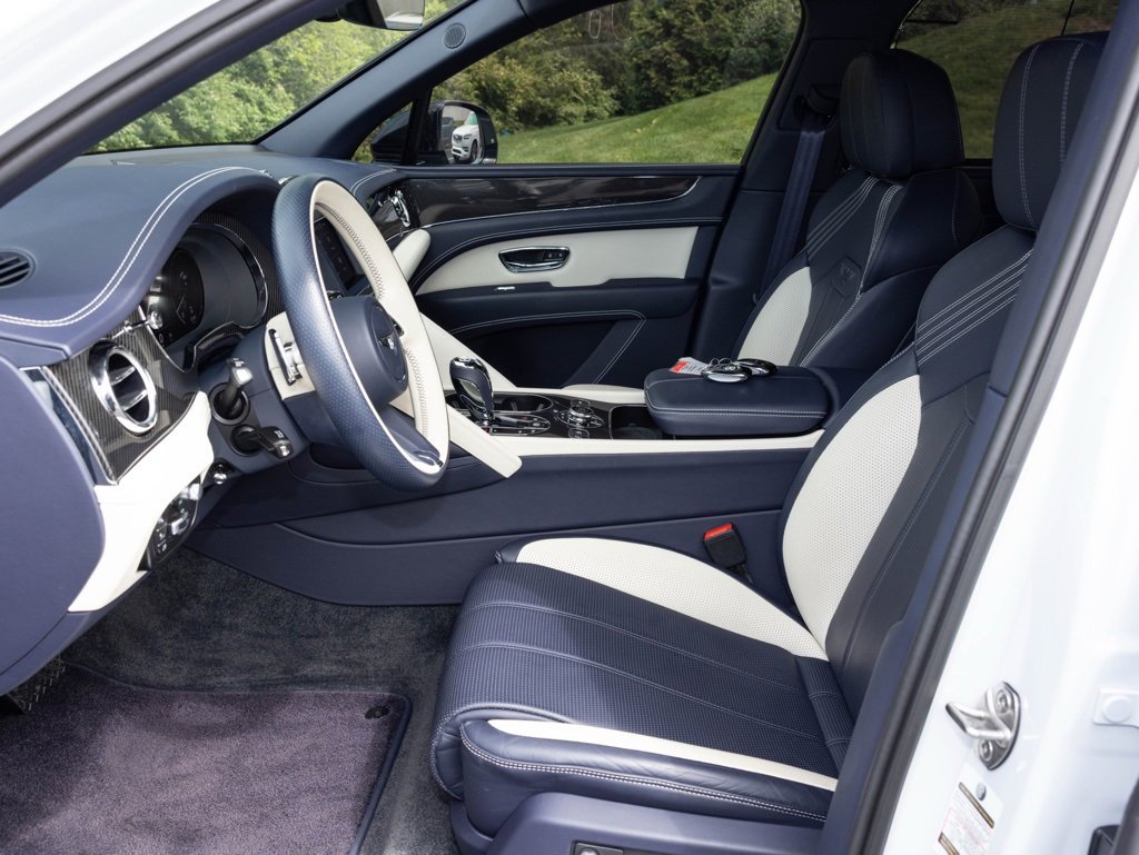 Used 2023 Bentley Bentayga image 24