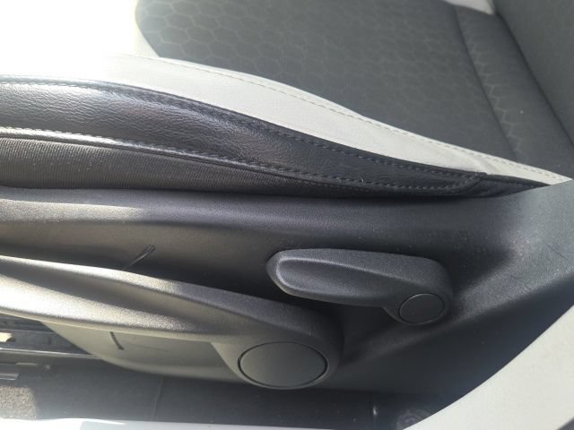 Used 2018 Jeep Compass Latitude FWD image 24