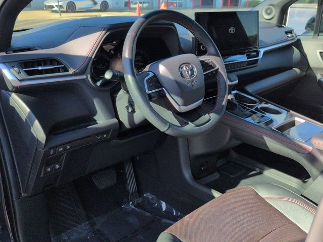 Certified 2025 Toyota Sienna XSE AWD/4WD image 9