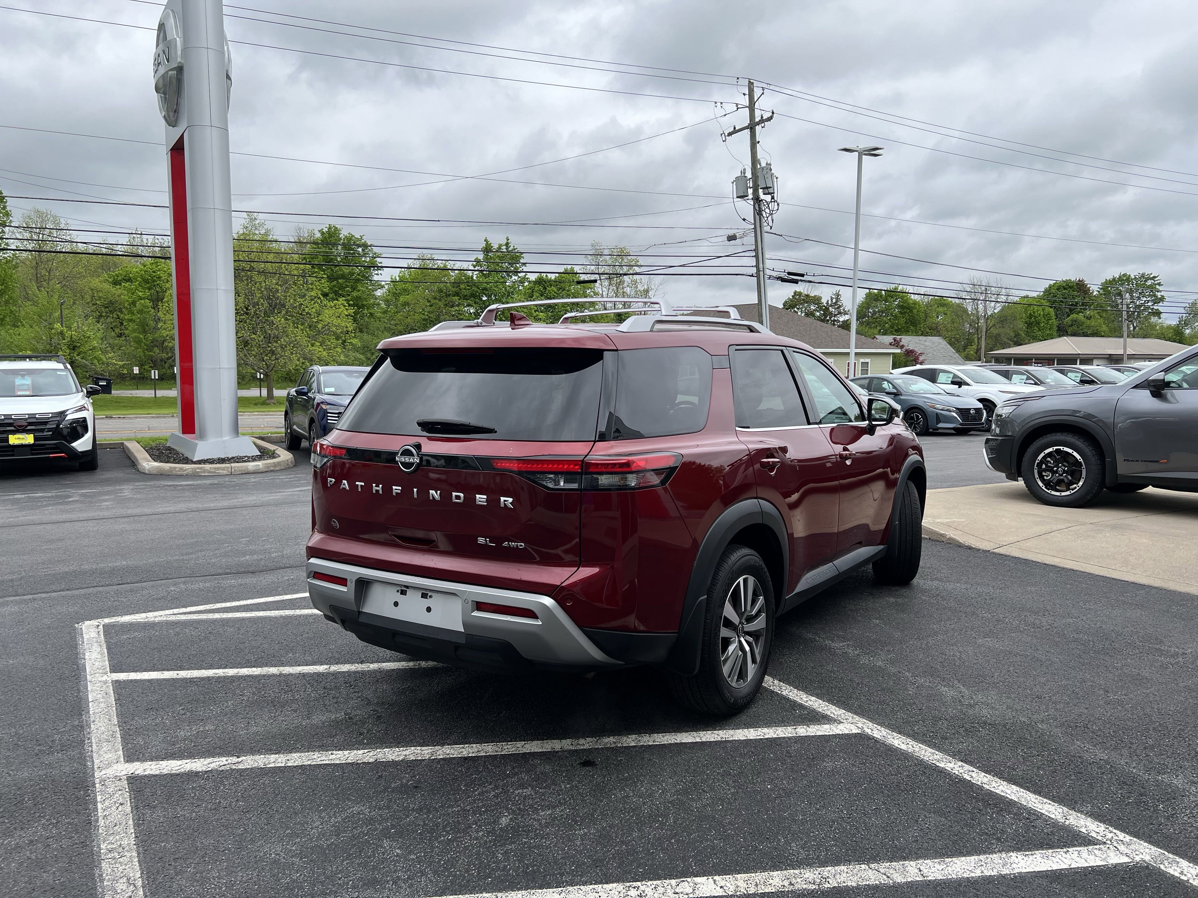 Used 2022 Nissan Pathfinder SL image 13