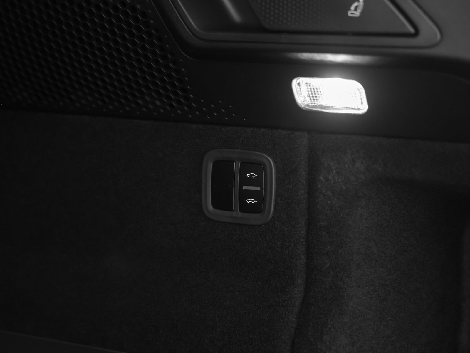 New 2025 Porsche Macan 4S Electric image 20