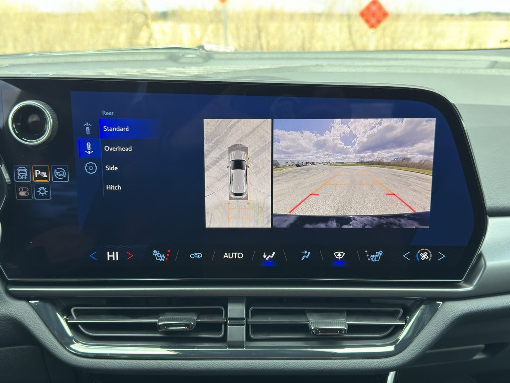 Used 2024 Chevrolet Equinox EV RS image 26