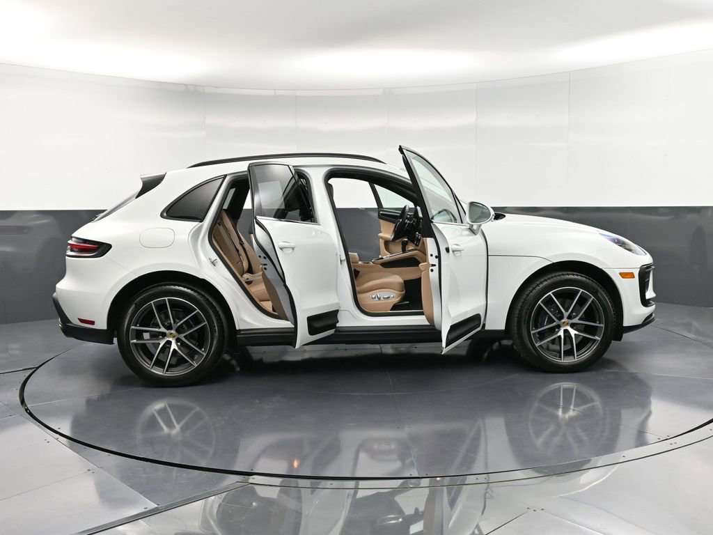 Certified 2025 Porsche Macan image 36