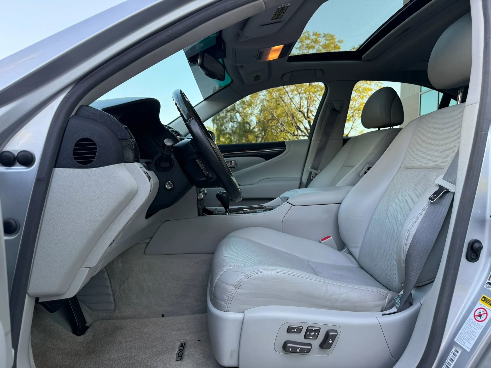Used 2010 Lexus LS 460 RWD image 10